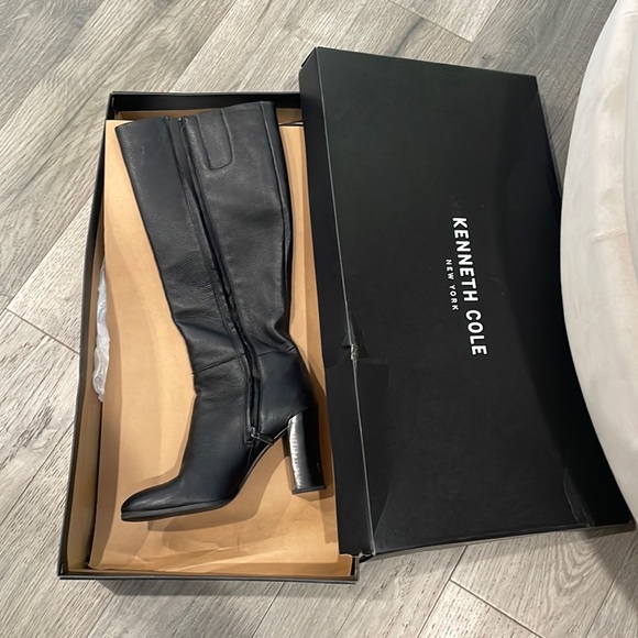 Kenneth Cole - Picture 1 of 3